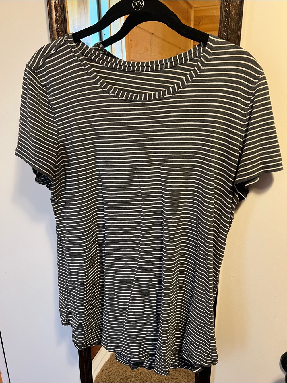 Women’s gray and White Striped Short Sleeve Top